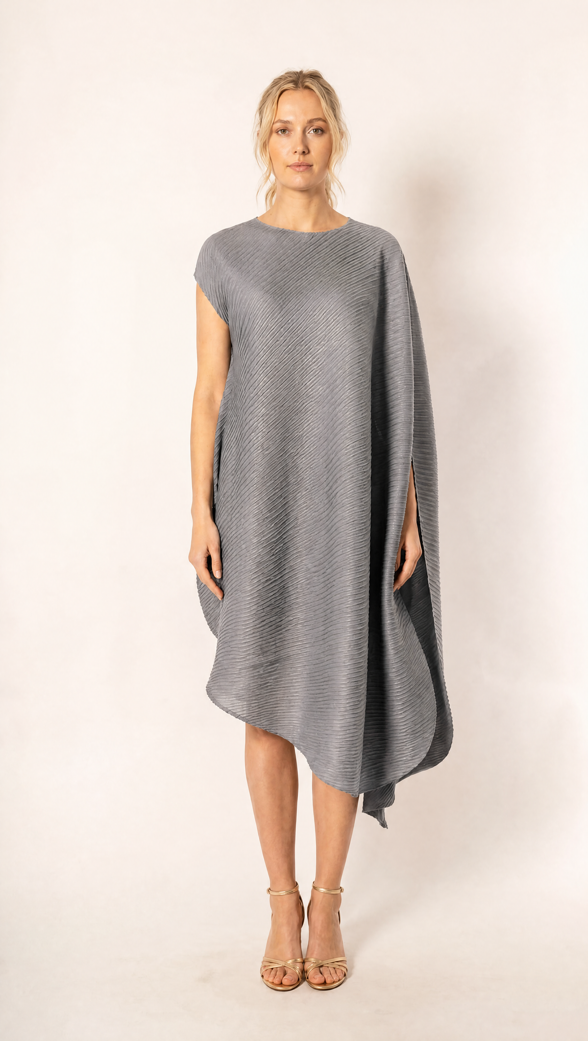 Abito oversize asimmetrico plissè